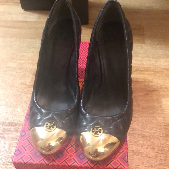 Shoes - Classic Tory Burch navy and gold shoes